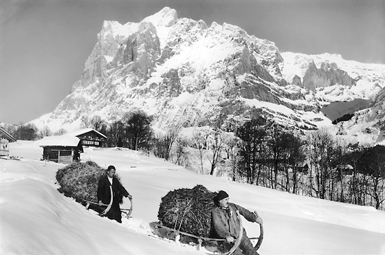 Im Winter 1903/04 gab es viel Schnee, dann erfreute man sich Tag für Tag an klar blauem Himmel und der Sonne. Die Landwirte konnten Heu und Holz ins Tal hinunter schlittnen und zuhause hemdsärmlig ihrer Arbeit nachgehen.