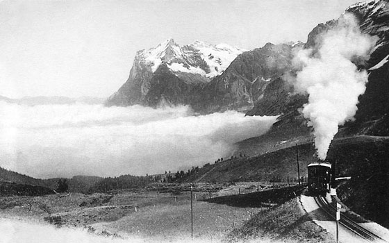 Letzte Herbsttage des Jahres und letzte Dampffahrten auf die Kleine Scheidegg. Ab 1912 fährt die Wengernalpbahn elektrisch mit Strom aus dem Kraftwerk Lütschental.