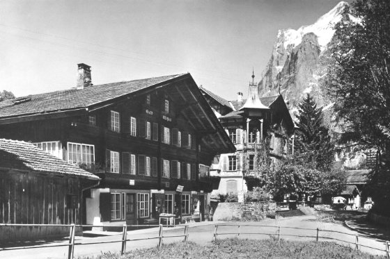 Die Alte Post zu Gydisdorf. Zuerst befand sich dort die «Salzbitti», das Salzdepot des Grindelwaldtales. Dann kam Grindelwalds Post unter Posthalter Ruedi Bohren dazu. Später eröffnete Bohren eine Wechselstube und nannte sich Bankier.